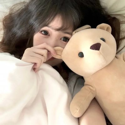 一位站立的人